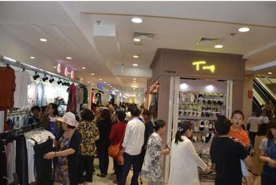 東貿(mào)國(guó)際服裝城 引領(lǐng)變革，開(kāi)啟國(guó)內(nèi)服裝批發(fā)行業(yè)新紀(jì)元