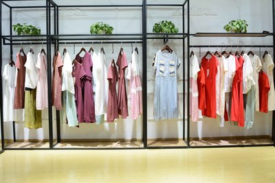 女裝實(shí)體店進(jìn)貨防忽悠指南 揭秘服裝批發(fā)商常見(jiàn)謊言